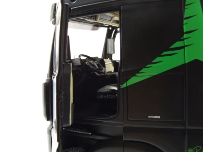 Mercedes Actros R5 Italian Collection Zugmaschine 2021 schwarz Modellauto 1:24 Solido