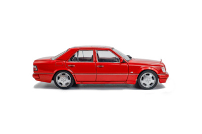 Mercedes W124 E60 AMG 1994 rot Modellauto 1:43 Solido