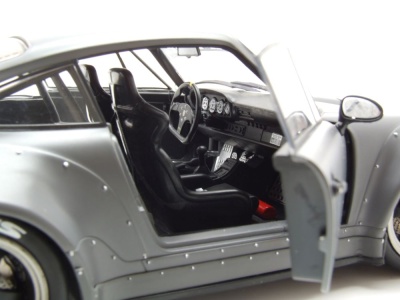 Porsche RWB RAUH-Welt Bodykit Nardo grau mit Figur Modellauto 1:18 Solido