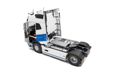 Volvo FH16 Globetrotter XL Zugmaschine 2019 weiß Modellauto 1:24 Solido