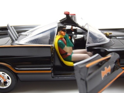 Batmobile 1966 schwarz Batman Classic Series mit Figuren Modellauto 1:24 Jada Toys