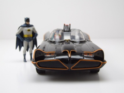 Batmobile 1966 schwarz Batman Classic Series mit Figuren Modellauto 1:24 Jada Toys