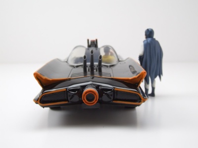 Batmobile 1966 schwarz Batman Classic Series mit Figuren Modellauto 1:24 Jada Toys