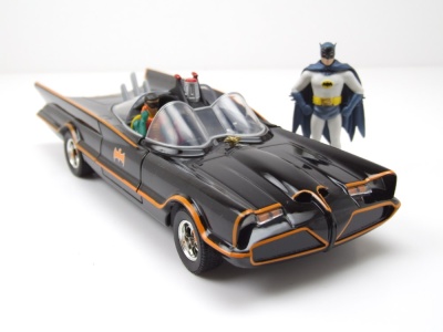 Batmobile 1966 schwarz Batman Classic Series mit Figuren Modellauto 1:24 Jada Toys