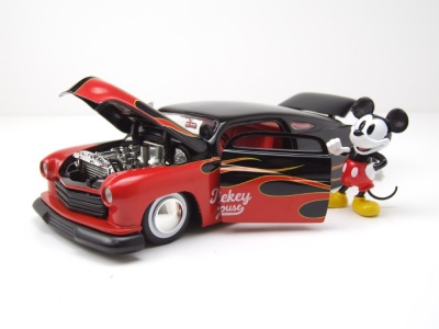 Mercury Coupe 1951 schwarz rot mit Mickey Mouse Figur Modellauto 1:24 Jada Toys