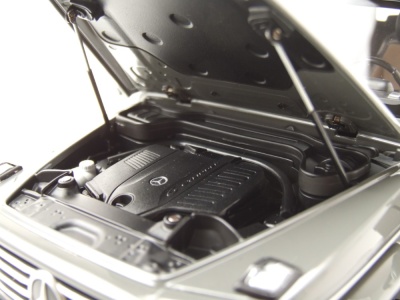 Mercedes G-Klasse G-Modell 2024 classic grau Modellauto 1:18 Norev