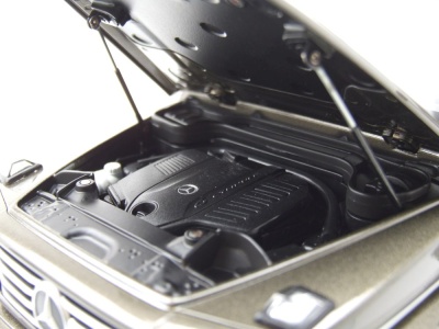 Mercedes G-Klasse G-Modell 2024 indium grau Modellauto 1:18 Norev
