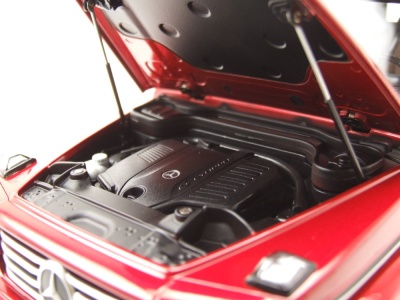 Mercedes G-Klasse G-Modell 2024 hyacinth rot Modellauto 1:18 Norev