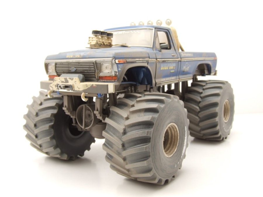 Ford F-250 Monster Truck Bigfoot 1974 blau Dirty Version 66 inch-Reifen Modellauto 1:18 Greenlight Collectibles
