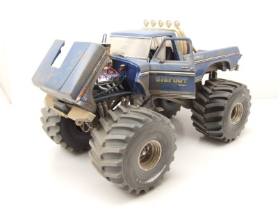 Ford F-250 Monster Truck Bigfoot 1974 blau Dirty Version 66 inch-Reifen Modellauto 1:18 Greenlight Collectibles