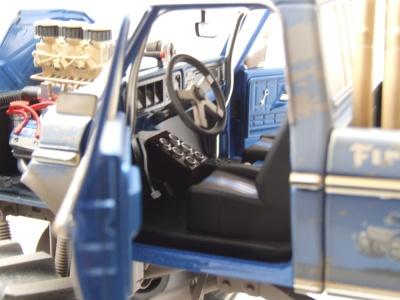 Ford F-250 Monster Truck Bigfoot 1974 blau Dirty Version 66 inch-Reifen Modellauto 1:18 Greenlight Collectibles