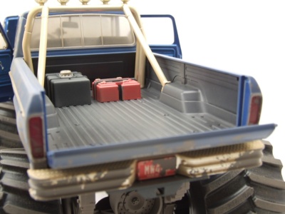 Ford F-250 Monster Truck Bigfoot 1974 blau Dirty Version 66 inch-Reifen Modellauto 1:18 Greenlight Collectibles