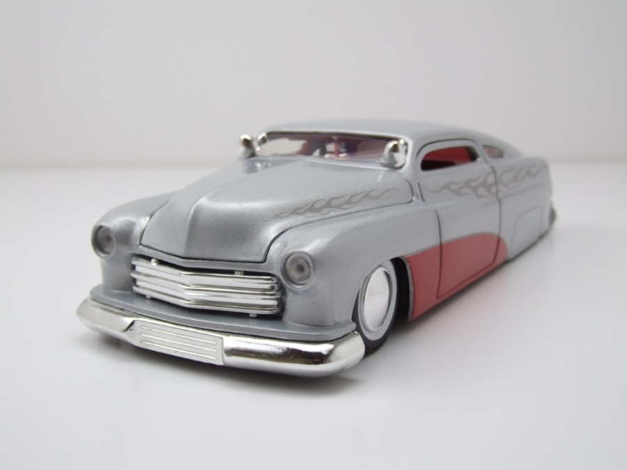 Mercury Coupe 1951 silber rot Modellauto 1:24 Jada Toys