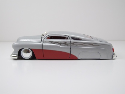 Mercury Coupe 1951 silber rot Modellauto 1:24 Jada Toys