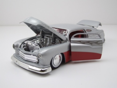 Mercury Coupe 1951 silber rot Modellauto 1:24 Jada Toys