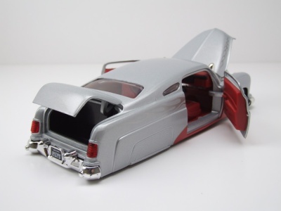Mercury Coupe 1951 silber rot Modellauto 1:24 Jada Toys