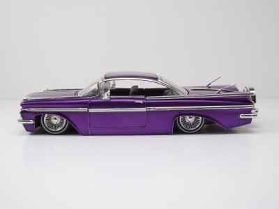 Chevrolet Impala 1959 lila Modellauto 1:24 Jada Toys