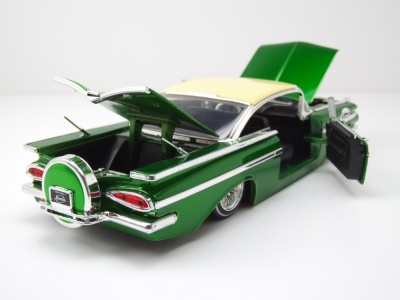 Chevrolet Impala 1959 grün Modellauto 1:24 Jada Toys