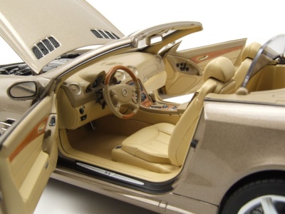 Mercedes SL 500 R230 2003 beige metallic Modellauto 1:18 Norev
