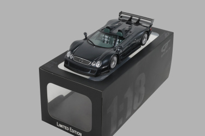 Mercedes CLK-GTR Roadster 1999 grau Modellauto 1:18 GT Spirit