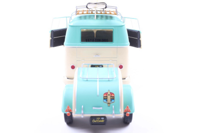 VW T1 Kool Kombi Long Beach Surfing Club 2024 mint grün weiß Modellauto 1:18 Solido