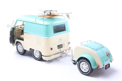 VW T1 Kool Kombi Long Beach Surfing Club 2024 mint grün weiß Modellauto 1:18 Solido