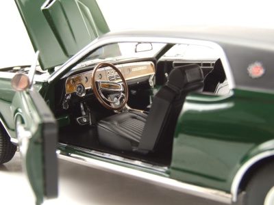Mercury Cougar XR7G 1968 dunkelgrün Modellauto 1:18 Sun Star