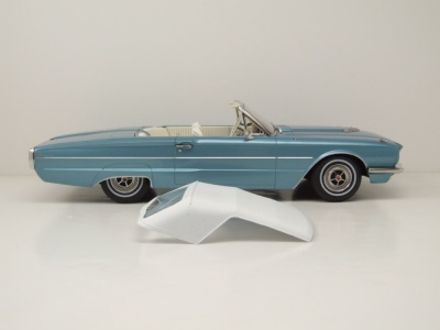 Ford Thunderbird Convertible 1966 hellblau metallic Modellauto 1:18 KK Scale