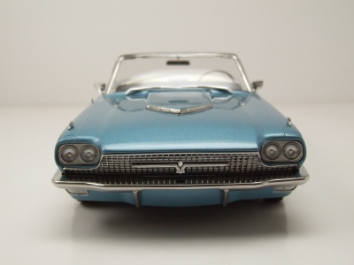 Ford Thunderbird Convertible 1966 hellblau metallic Modellauto 1:18 KK Scale