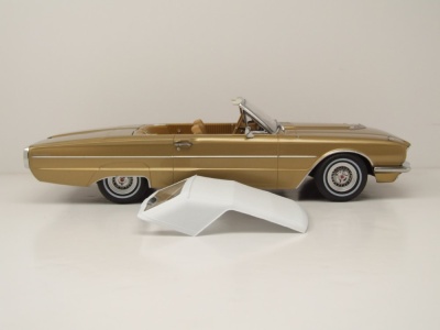 Ford Thunderbird Convertible 1966 gold metallic Modellauto 1:18 KK Scale