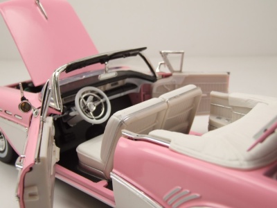 Buick Roadmaster Convertible 1957 rosa weiß Modellauto 1:18 Motormax