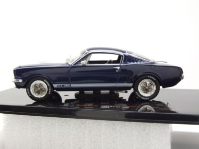 Ford Shelby Mustang GT 350 1965 dunkelblau weiß Modellauto 1:43 ixo models