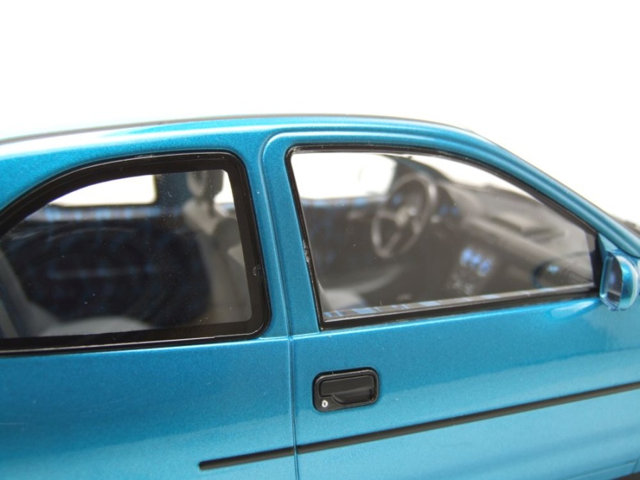 Modellauto Opel Corsa B 1993 türkis metallic 1:18 MCG bei