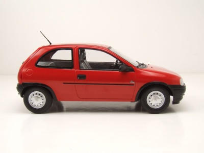 Opel Corsa B 1993 rot Modellauto 1:18 MCG