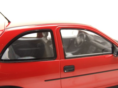 Opel Corsa B 1993 rot Modellauto 1:18 MCG