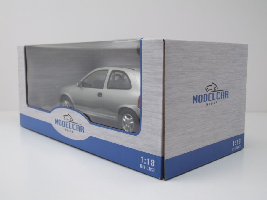 Modellauto Opel Corsa B 1993 silber 1:18 MCG bei Modellautocenter