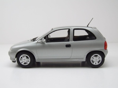 Opel Corsa B GSI 1993 silber Modellauto 1:18 MCG