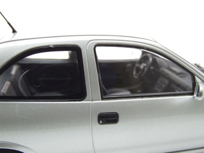Opel Corsa B GSI 1993 silber Modellauto 1:18 MCG
