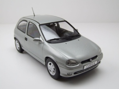 Opel Corsa B GSI 1993 silber Modellauto 1:18 MCG