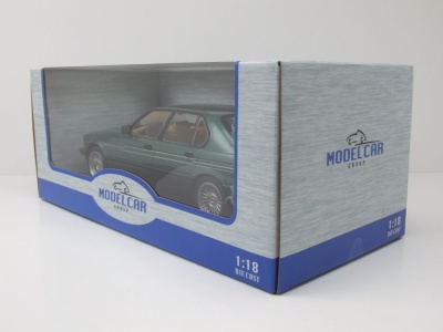 BMW Alpina B11 3,5 1992 dunkelgrün metallic Modellauto 1:18 MCG