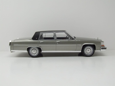 Cadillac Fleetwood Brougham 1982 grau metallic Modellauto 1:18 MCG