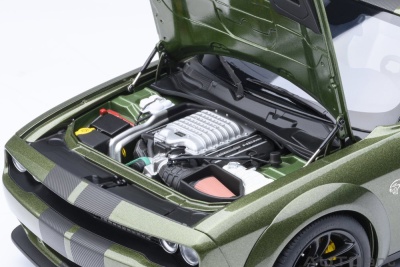 Dodge Challenger SRT Jailbreak 2022 grün Modellauto 1:18 Autoart