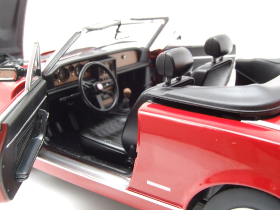 Modellauto Fiat 124 Pininfarina Spidereuropa 1982 rot 1:18 Touring