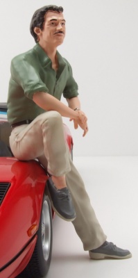 Figur Thomas Magnum für 1:12 Modelle KK Scale