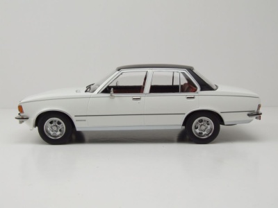 Opel Commodore B 1972 weiß Modellauto 1:18 MCG