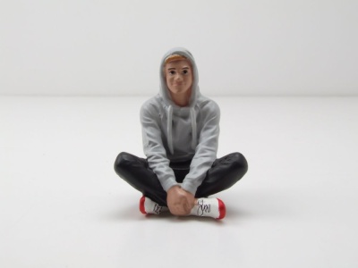 Figur Mann im Schneidersitz 1:18 Modelle American Diorama...