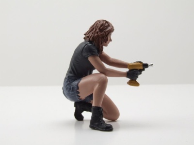 Figur Muscle Mechanics 3 Frau kniend für 1:18 Modelle American Diorama