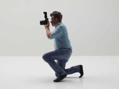 Figur Photographers 3 Mann hellblaues Hemd kniend...