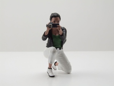 Figur Photographers 5 Frau weiße Hose kniend...