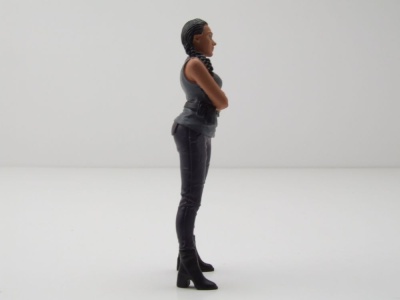 Figur Car Meet 3 Figur 7 Frau mit Zöpfen für 1:18 Modelle American Diorama